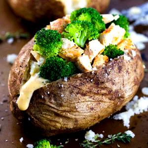 1 Weight Watchers Entree (11 Oz) Baked Potato Stuffed with Chicken, Broccoli and Cheese (Peel Eaten)