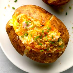 100 G Baked Potato Stuffed with Ham, Broccoli and Cheese (Peel Eaten)