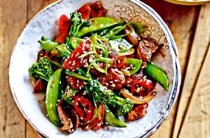 100 G Beef and Vegetables in Soy-Based Sauce (Mixture)