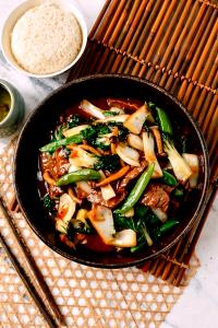 100 G Beef, Tofu and Vegetables in Soy-Based Sauce (Including Carrots, Broccoli, and/or Dark-Green Leafy, No Potatoes (Mixture)