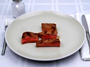 100 G Beef Top Round (Trimmed to 0" Fat, Choice Grade, Cooked, Broiled)