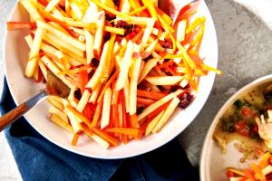 100 G Carrot Salad with Apples