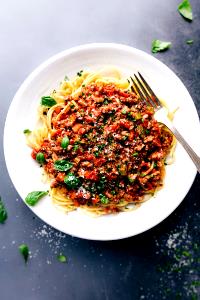 100 G Chicken or Turkey, Noodles and Vegetables in Tomato-Based Sauce (Mixture)