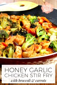 100 G Chicken or Turkey, Rice and Vegetables in Gravy (Including Carrots, Broccoli, and/or Dark-Green Leafy, Mixture)