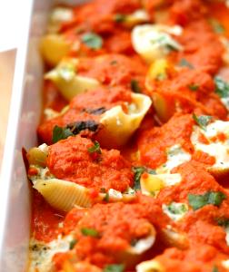 100 G Chicken Stuffed Shells with Tomato Sauce