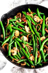 100 G Cooked Green String Beans with Mushroom Sauce (from Fresh)