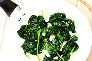 100 G Cooked Spinach (from Canned, Fat Not Added in Cooking)