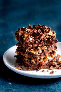 100 G Cookie Bar with Chocolate Nuts and Graham Crackers