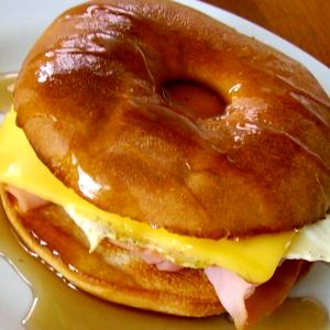 100 G Egg, Cheese and Ham on Bagel