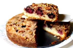 100 G Fruit Coffeecake