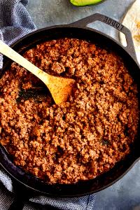 100 G Ground Beef with Tomato Sauce and Taco Seasonings On A Cornbread Crust