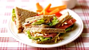 100 G Ham and Cheese Sandwich with Lettuce and Spread