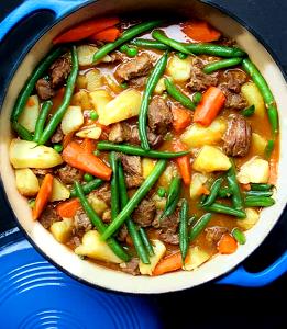 100 G Lamb or Mutton Stew with Vegetables in Gravy (Including Carrots, Broccoli, and/or Dark-Green Leafy, No Potatoes)