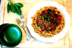 100 G Macaroni or Noodles with Beans or Lentils and Tomato Sauce