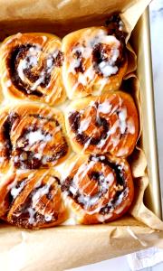 100 G Mexican Sweet Roll with Raisins and Icing (Pan Dulce)