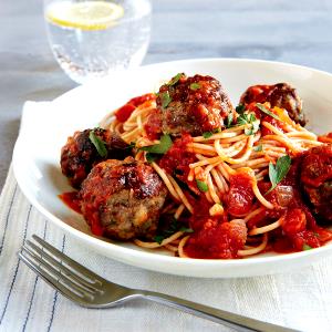 100 G Pasta with Meatballs In Tomato Sauce Entree (Canned)