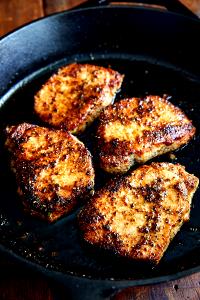 100 G Pork Chops (Top Loin, Boneless, Cooked, Pan-Fried)