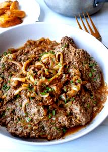 100 G Puerto Rican Style Beef Steak with Onions (Biftec Encebollado)