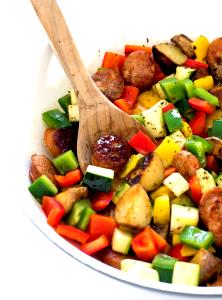 100 G Sausage and Vegetables in Tomato-Based Sauce (Including Carrots, Broccoli, and/or Dark-Green Leafy, No Potatoes, Mixture)