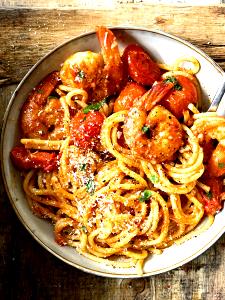 100 G Shrimp and Clams in Tomato-Based Sauce with Noodles (Frozen Meal)