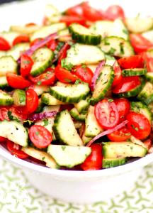 100 G Tomato and Cucumber Salad with Oil and Vinegar