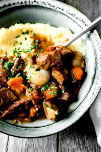 100 G Veal Stew with Potatoes and Vegetables in Tomato-Based Sauce