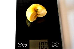 100 Grams Apple, Raw