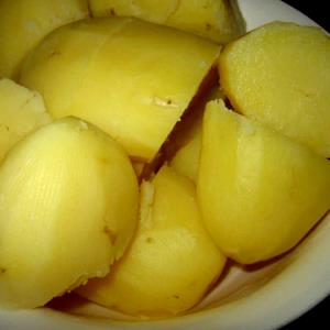 100 Grams Potato, Whole, Boiled, No Added Salt