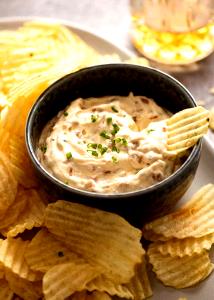 16 chips (28 g) French Onion Dip Potato Crisps