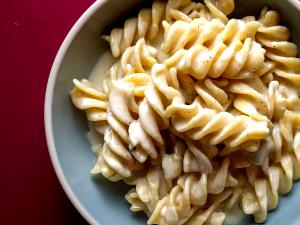 2 1/2 Oz Rotini W/Four Cheese Sauce Mix