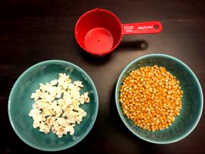 2 1/4 cups (30 g) Holla-Peño Popcorn