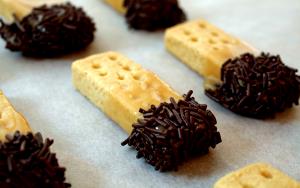 2 cookies (28 g) Caramel Dipped Shortbread Cookies