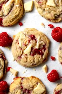 2 cookies (28 g) Raspberry & Vanilla Creme Sandwich Cookies