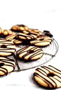 2 cookies (30 g) Fudge Dipped Shortbread Cookies