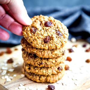 2 cookies (33 g) Cinnamon Raisin Cookies