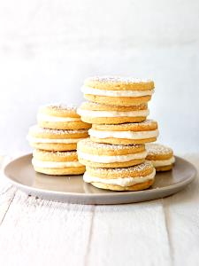 2 cookies (40 g) Lemon Sandwich Creme Cookies