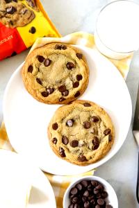 2 cookies (85 g) Chocolate Chip Cookies