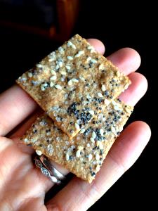 2 crackers (16 g) Whole Wheat Sesame Crackers