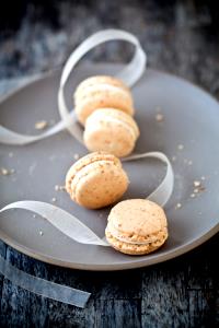 2 macaroons (25 g) Carrot Cake Macaroons