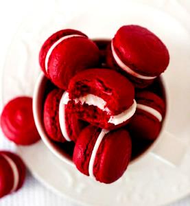 2 macaroons (30 g) Red Velvet Macaroons