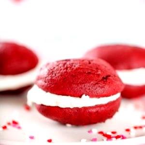 2 pieces (39 g) Red Velvet Whoopie Pie