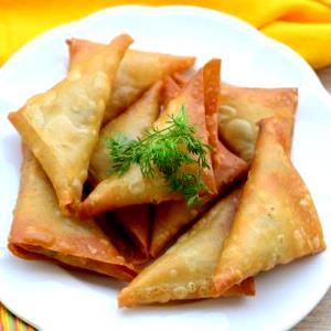 2 pieces (54 g) Palak Paneer Samosa