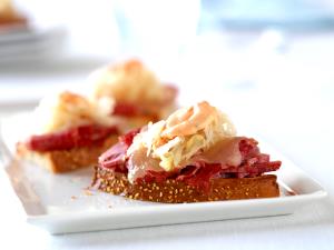 2 pieces (72 g) Reuben Bites