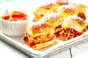 2 sandwiches (179 g) Chicken Parmesan Sliders