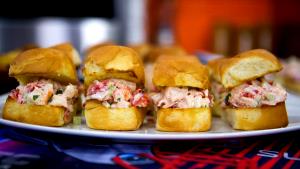 2 servings (146 g) Lobster Sliders