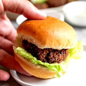 2 sliders (110 g) Vegan Black Bean Sliders