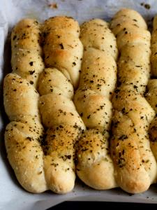 2 sticks (124 g) Garlic Parmesan Breadsticks