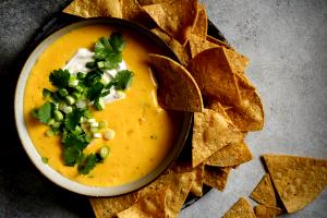 2 tbsp (30 g) Queso Cheese Dip with Jalapenos