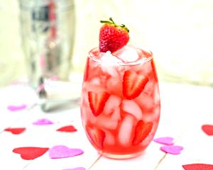 240 Ml Strawberry Breeze Cocktail
