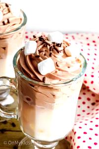 299 Grams HOT CHOCOLATE - Small - 2% Milk - Milk Chocolate - With Whip